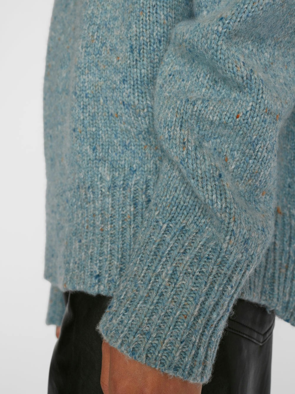 sweater sleeve view alt:size